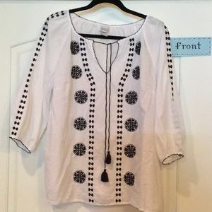 White w/black Embroidered Top, size 18/20